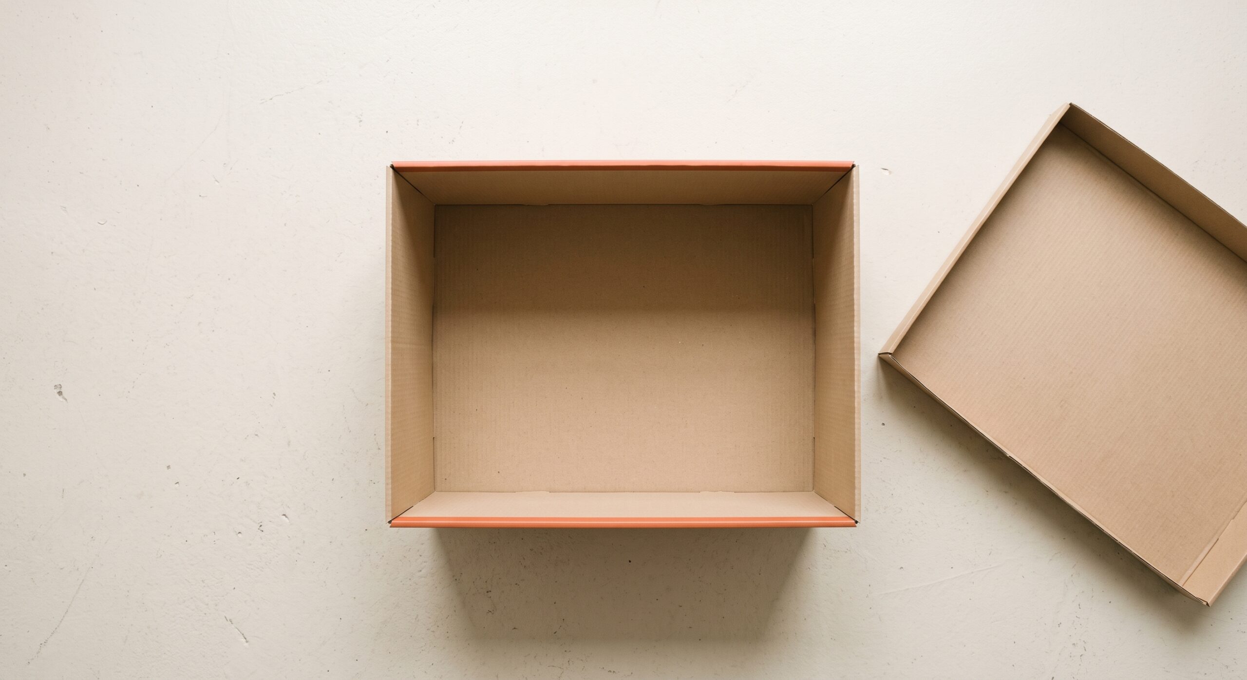 Lege archiefdoos van bovenaf, beeld bij cryptovermogen dat in de boedel ontbreekt